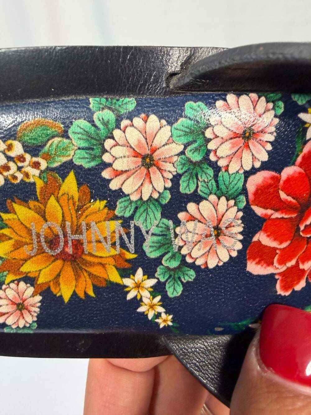 Johnny Was JWS3922 Floral Print Leather Flip Flop Sandals Size 7 - Picture 2 of 4